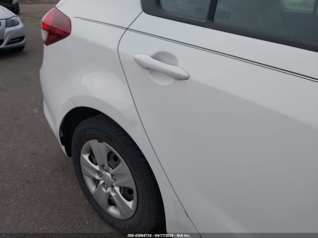 3KPFK4A7XJE277416 KIA FORTE LX