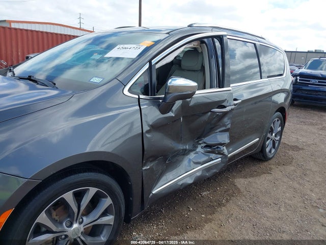 2C4RC1GG1JR105869 Chrysler Pacifica Limited