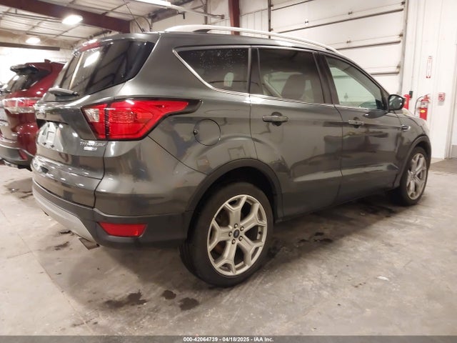 1FMCU9J98KUB41991 Ford Escape Titanium