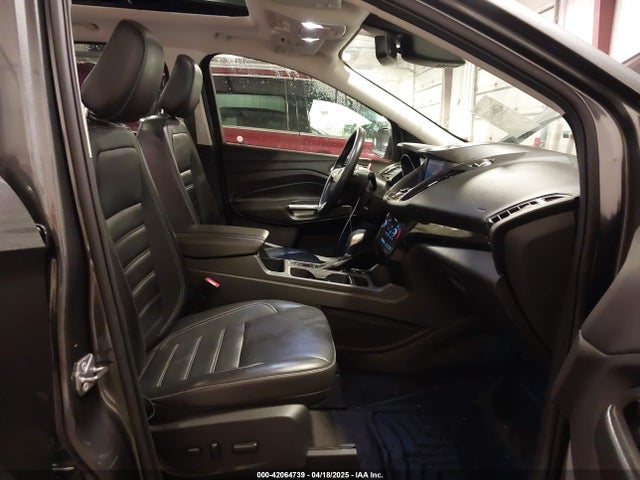 1FMCU9J98KUB41991 Ford Escape Titanium