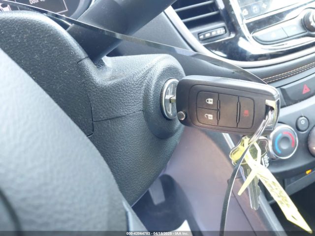 KL7CJKSB7JB722864 Chevrolet TRAX LS