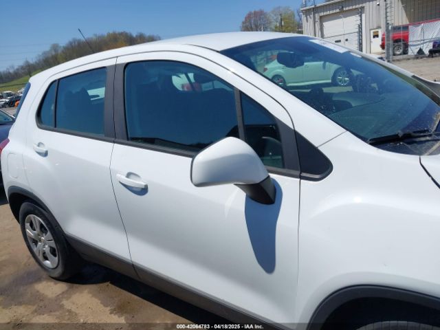 KL7CJKSB7JB722864 Chevrolet TRAX LS