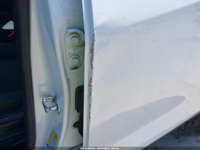 KL7CJKSB7JB722864 Chevrolet TRAX LS