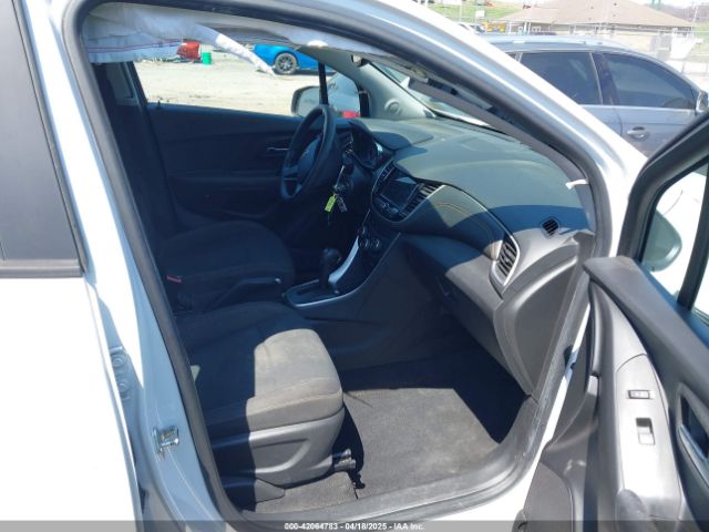 KL7CJKSB7JB722864 Chevrolet TRAX LS
