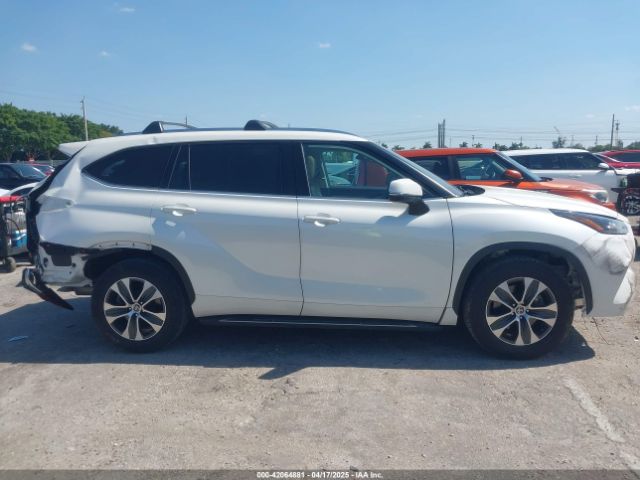 5TDHZRAH7MS039396 Toyota Highlander Xle