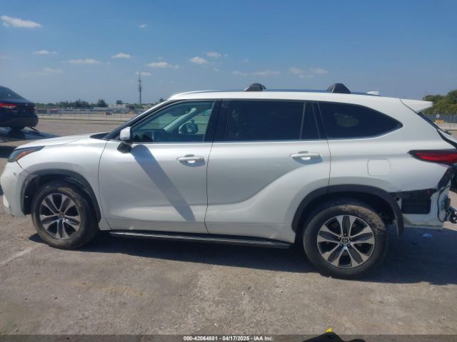5TDHZRAH7MS039396 Toyota Highlander Xle
