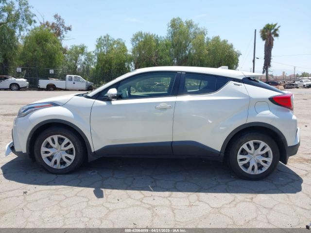 JTNKHMBX3L1074882 Toyota C-HR LE