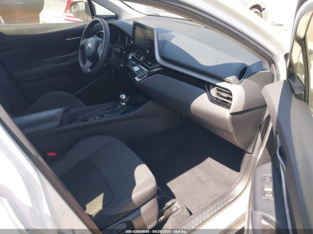 JTNKHMBX3L1074882 Toyota C-HR LE
