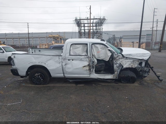 3C6UR5CL1NG438188 RAM 2500 Tradesman  4x4 6'4 Box