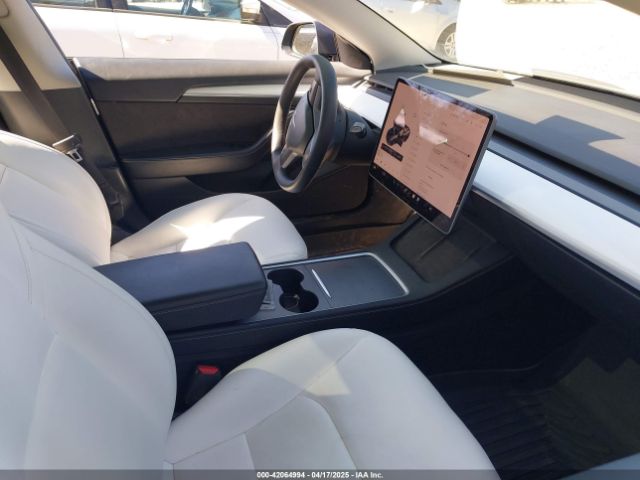 5YJ3E1EB7MF981272 Tesla 2021