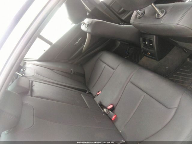WBA8E1G57JNU91633 BMW 320i