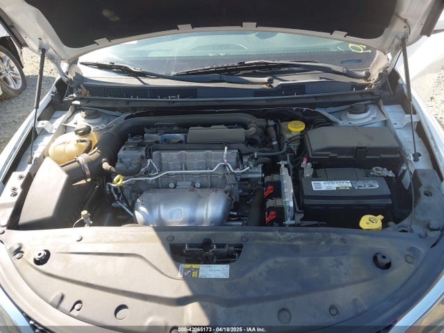 Chrysler 200 LX 2015 1C3CCCFB1FN550791 Image 10