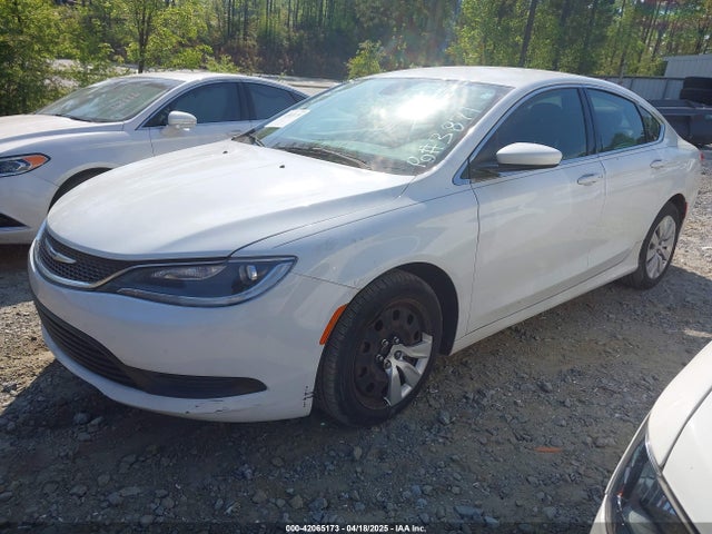 Chrysler 200 LX 2015 1C3CCCFB1FN550791 Image 2