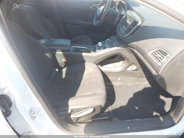 Chrysler 200 LX 2015 1C3CCCFB1FN550791 Image 5