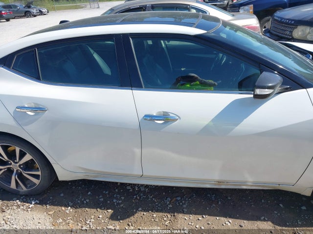 1N4AA6AP0GC379421 Nissan Maxima 3.5 Sl