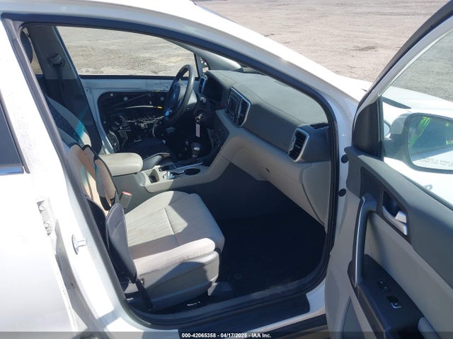 KNDPMCAC8K7534967 KIA Sportage Lx