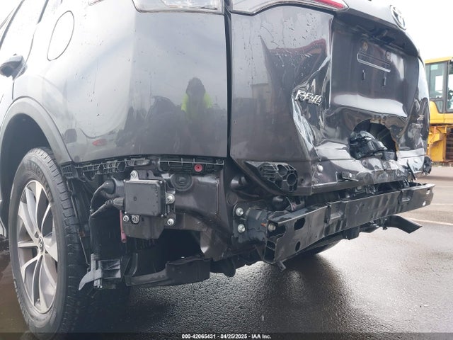 42065431 :رقم المزاد ، JTMRJREV2HD136275 vin ، 2017 Toyota Rav4 Hybrid Xle مزاد بيع