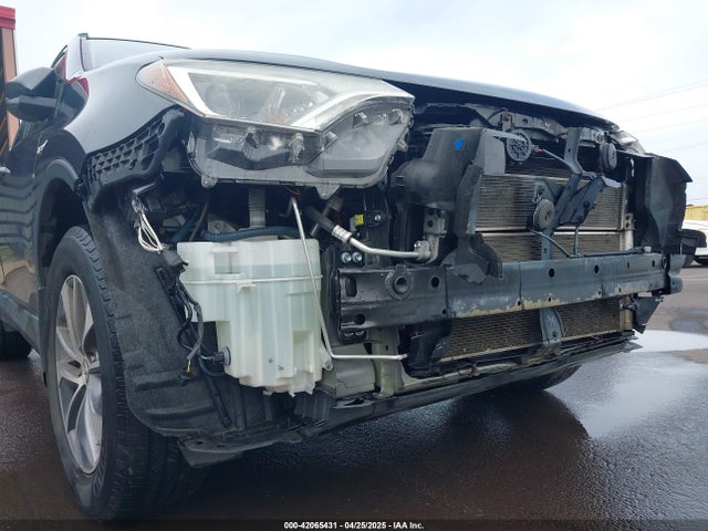 42065431 :رقم المزاد ، JTMRJREV2HD136275 vin ، 2017 Toyota Rav4 Hybrid Xle مزاد بيع