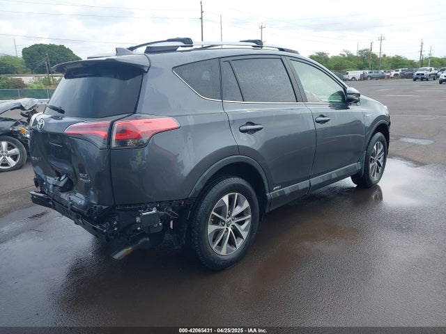 42065431 :رقم المزاد ، JTMRJREV2HD136275 vin ، 2017 Toyota Rav4 Hybrid Xle مزاد بيع