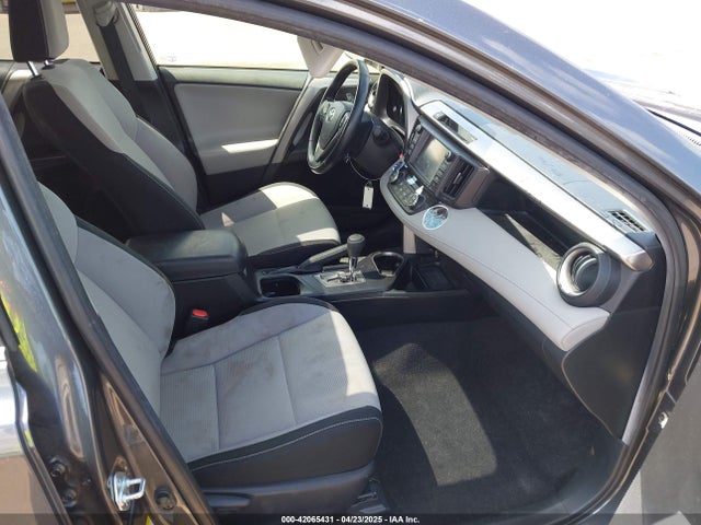 42065431 :رقم المزاد ، JTMRJREV2HD136275 vin ، 2017 Toyota Rav4 Hybrid Xle مزاد بيع