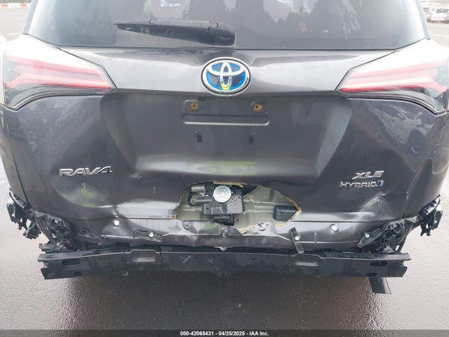 42065431 :رقم المزاد ، JTMRJREV2HD136275 vin ، 2017 Toyota Rav4 Hybrid Xle مزاد بيع