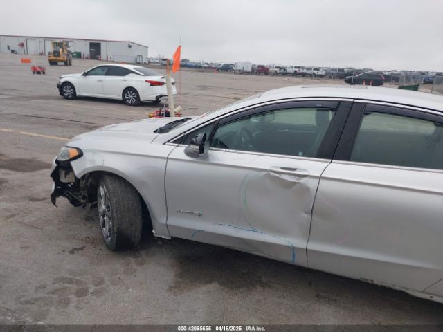 3FA6P0RU0KR223787 Ford Fusion Hybrid Titanium