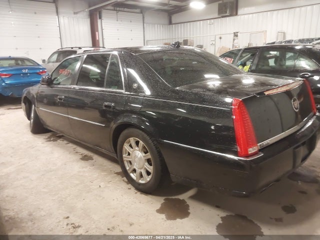 2011 CADILLAC DTS 1G6KA5E69BU131149 Photo 2