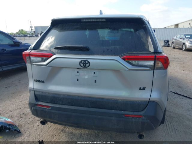 2T3H1RFV3RC275685 Toyota RAV4 LE