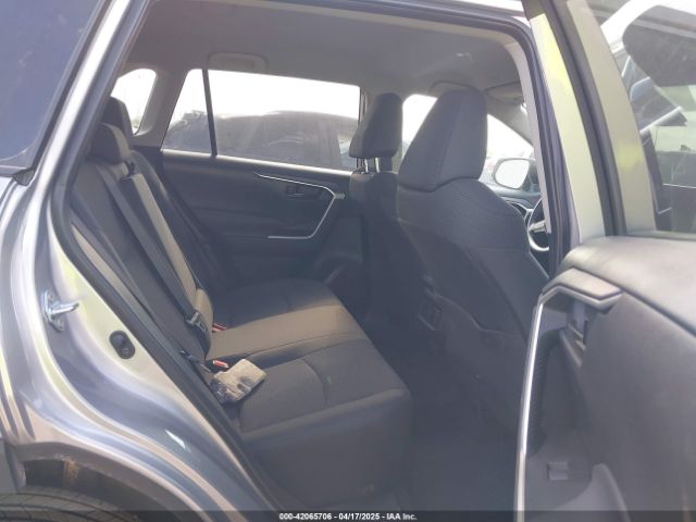 2T3H1RFV3RC275685 Toyota RAV4 LE