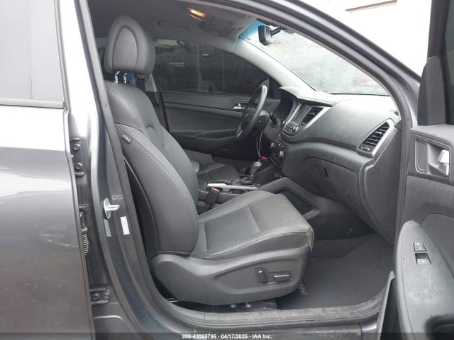 KM8J33A44HU404627 Hyundai Tucson Se Plus
