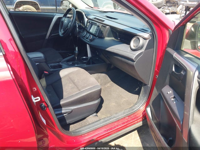 JTMZFREV1GJ098247 Toyota RAV4 LE