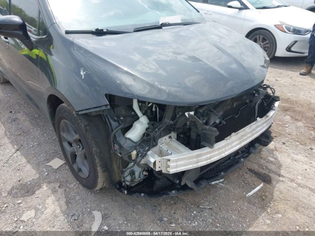 2C4RC1BG0JR258010 Chrysler Pacifica Touring L