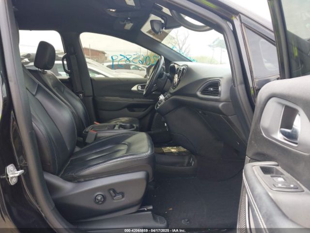 2C4RC1BG0JR258010 Chrysler Pacifica Touring L