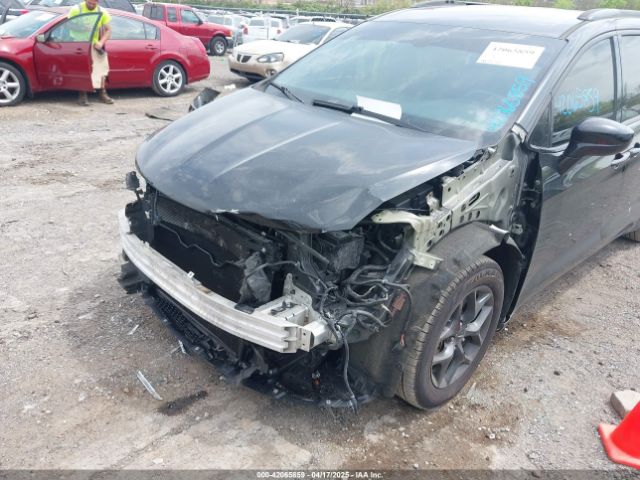 2C4RC1BG0JR258010 Chrysler Pacifica Touring L