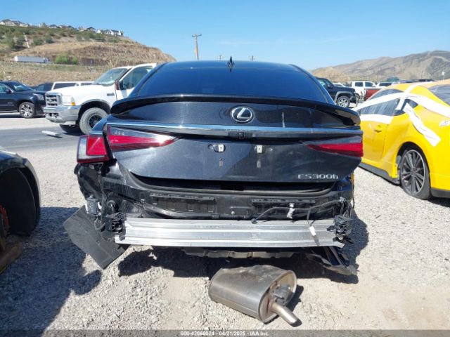 58ADA1C14RU047566 Lexus ES 300H