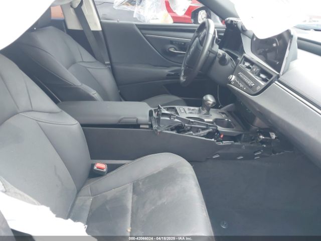 58ADA1C14RU047566 Lexus ES 300H