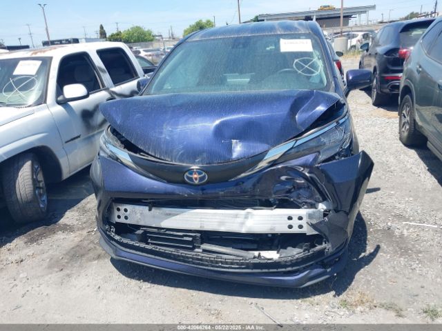 5TDKRKEC1RS188891 Toyota SIENNA LE