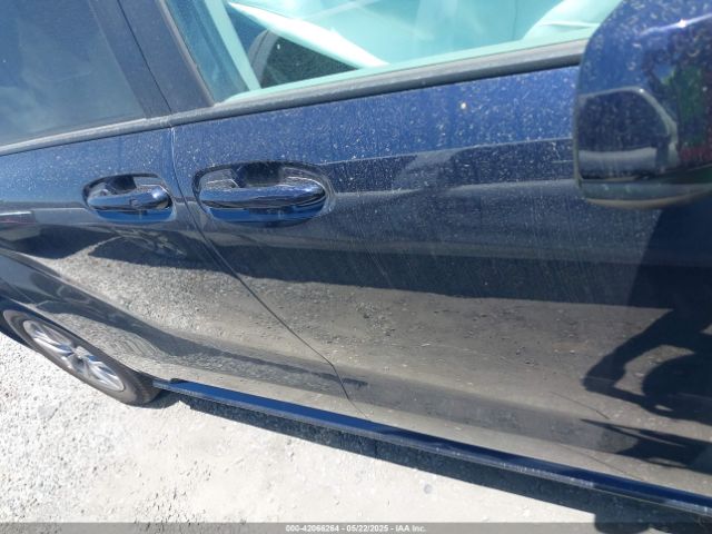 5TDKRKEC1RS188891 Toyota SIENNA LE