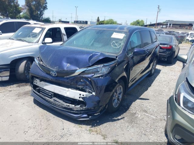 5TDKRKEC1RS188891 Toyota SIENNA LE