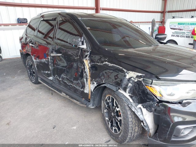 5N1DR2MM8JC618162 Nissan Pathfinder Sl