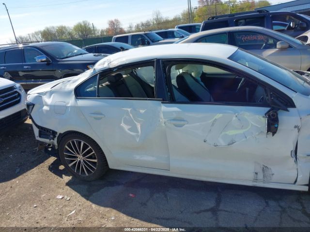 3VWD17AJ2GM305325 Volkswagen Jetta 1.8t Sport
