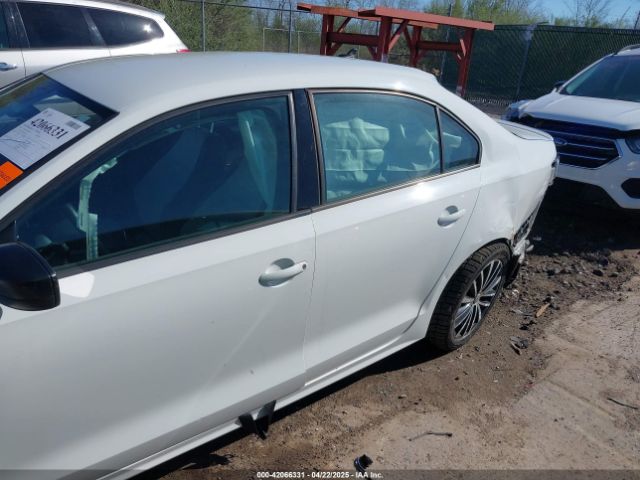 3VWD17AJ2GM305325 Volkswagen Jetta 1.8t Sport