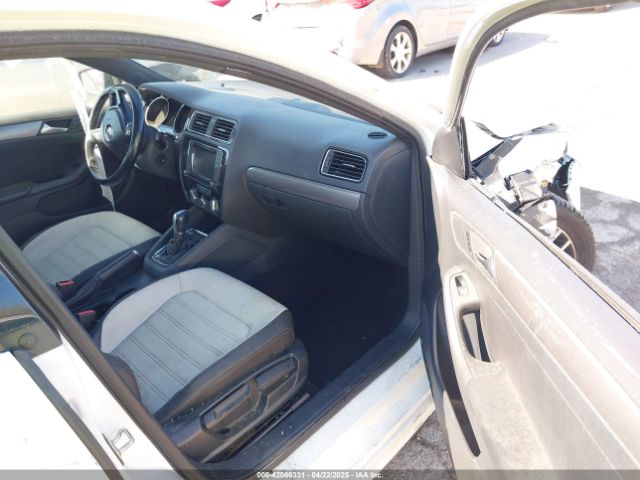 3VWD17AJ2GM305325 Volkswagen Jetta 1.8t Sport