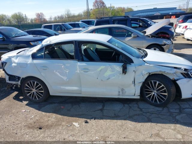 3VWD17AJ2GM305325 Volkswagen Jetta 1.8t Sport
