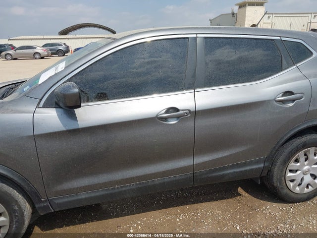 JN1BJ1CP5KW235775 Nissan 2019