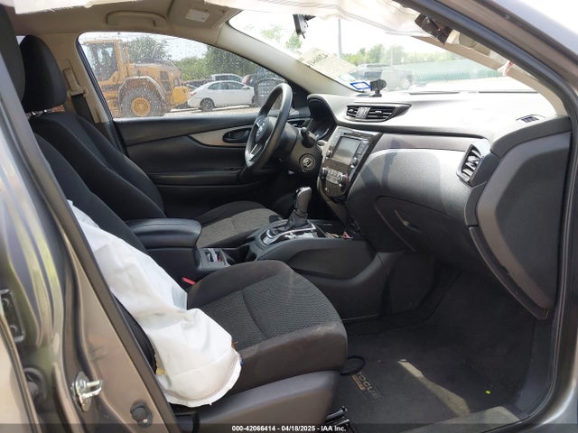 JN1BJ1CP5KW235775 Nissan 2019