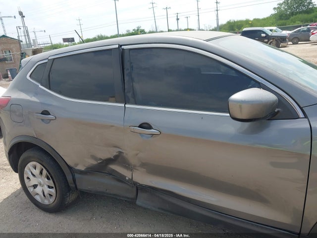JN1BJ1CP5KW235775 Nissan 2019