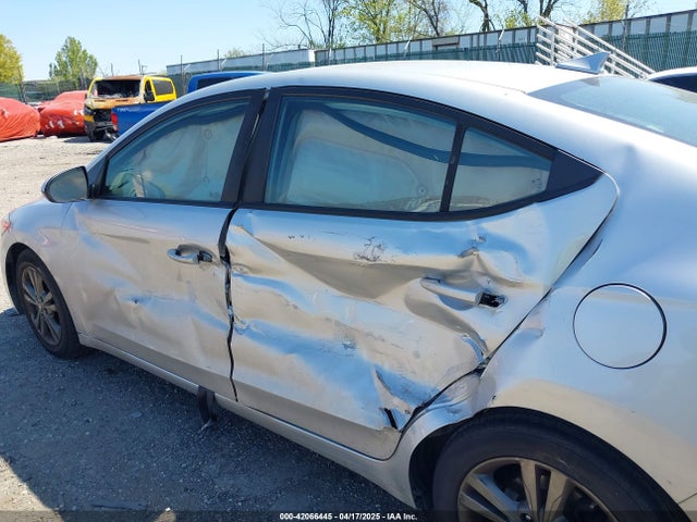 5NPD84LF8JH240158 Hyundai ELANTRA SEL