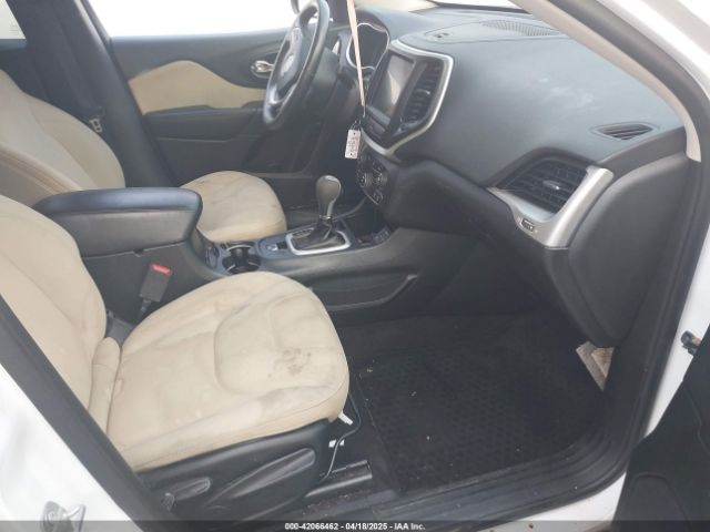 1C4PJLCB0GW355901 Jeep Cherokee Latitude