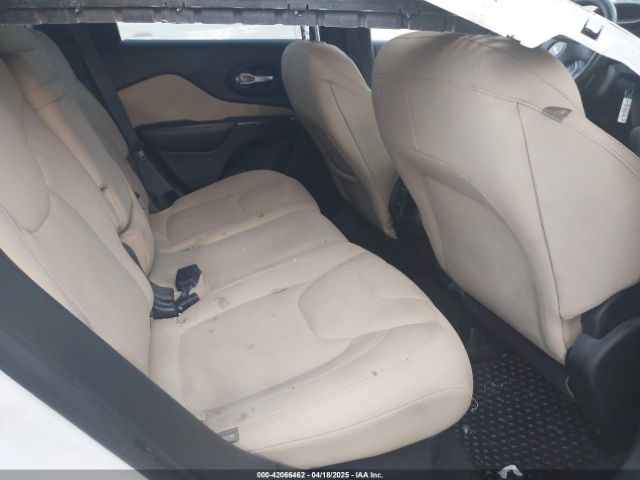 1C4PJLCB0GW355901 Jeep Cherokee Latitude